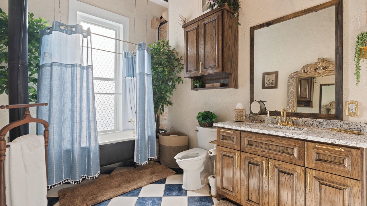 Photo of Bathroom in Cleburne