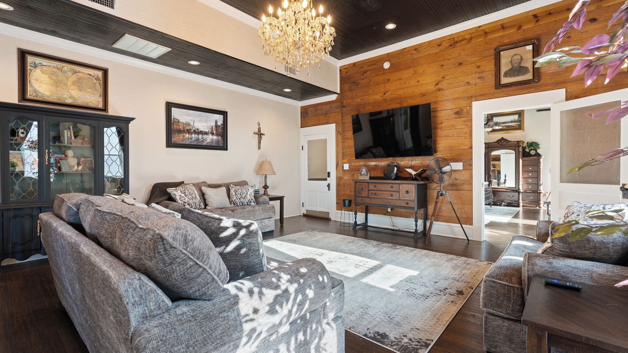 Photo of Livingroom in Cleburne