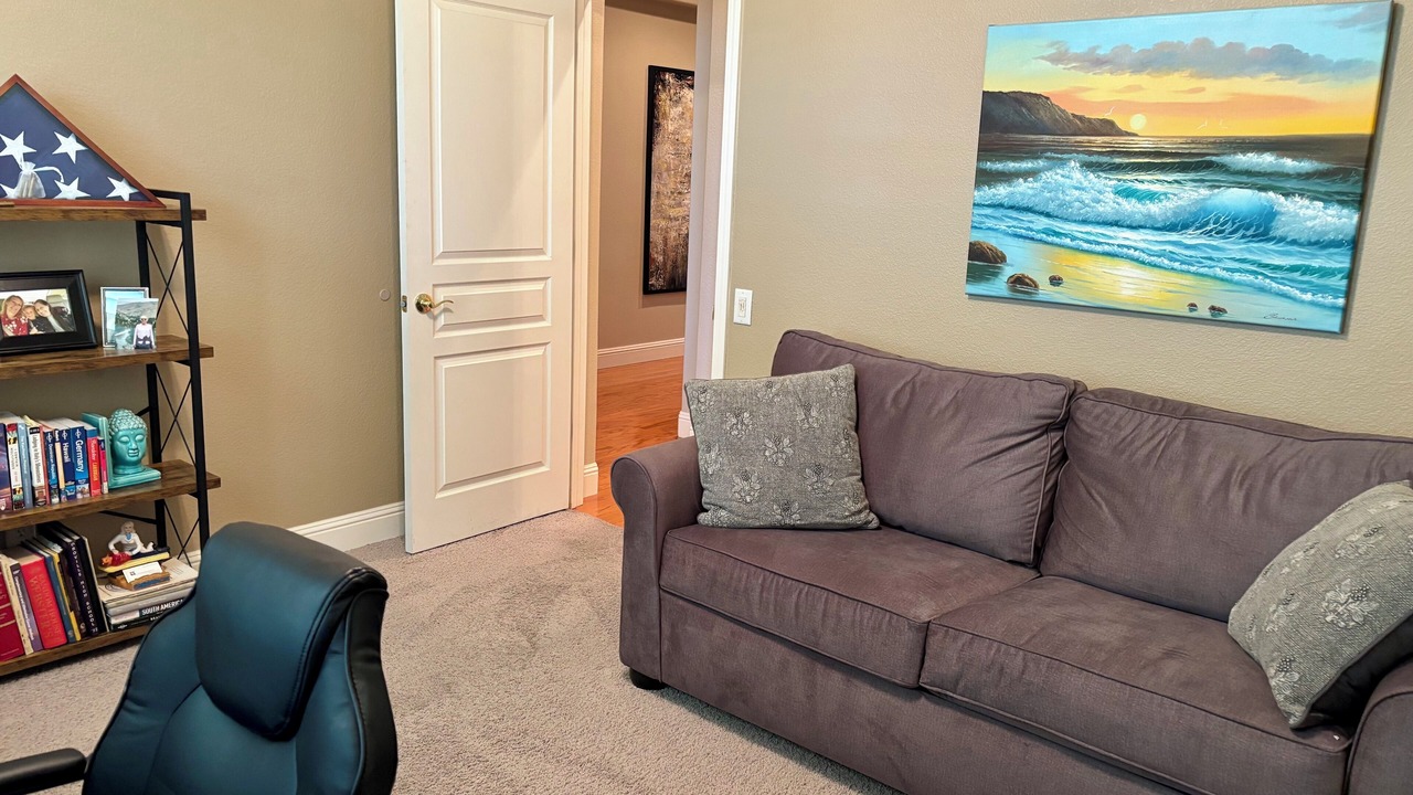 Photo of Livingroom in Whitney Oaks