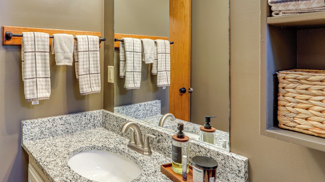 Photo of Bathroom in Lakeview