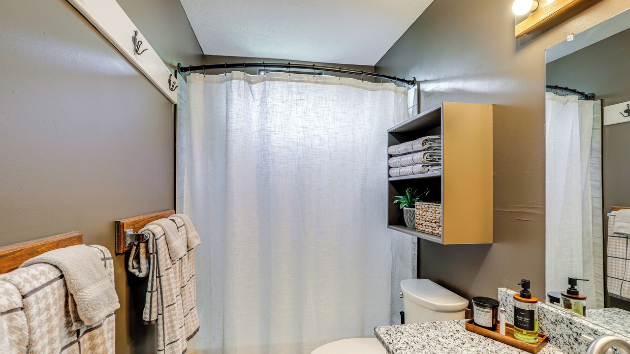 Photo of Bathroom in Lakeview