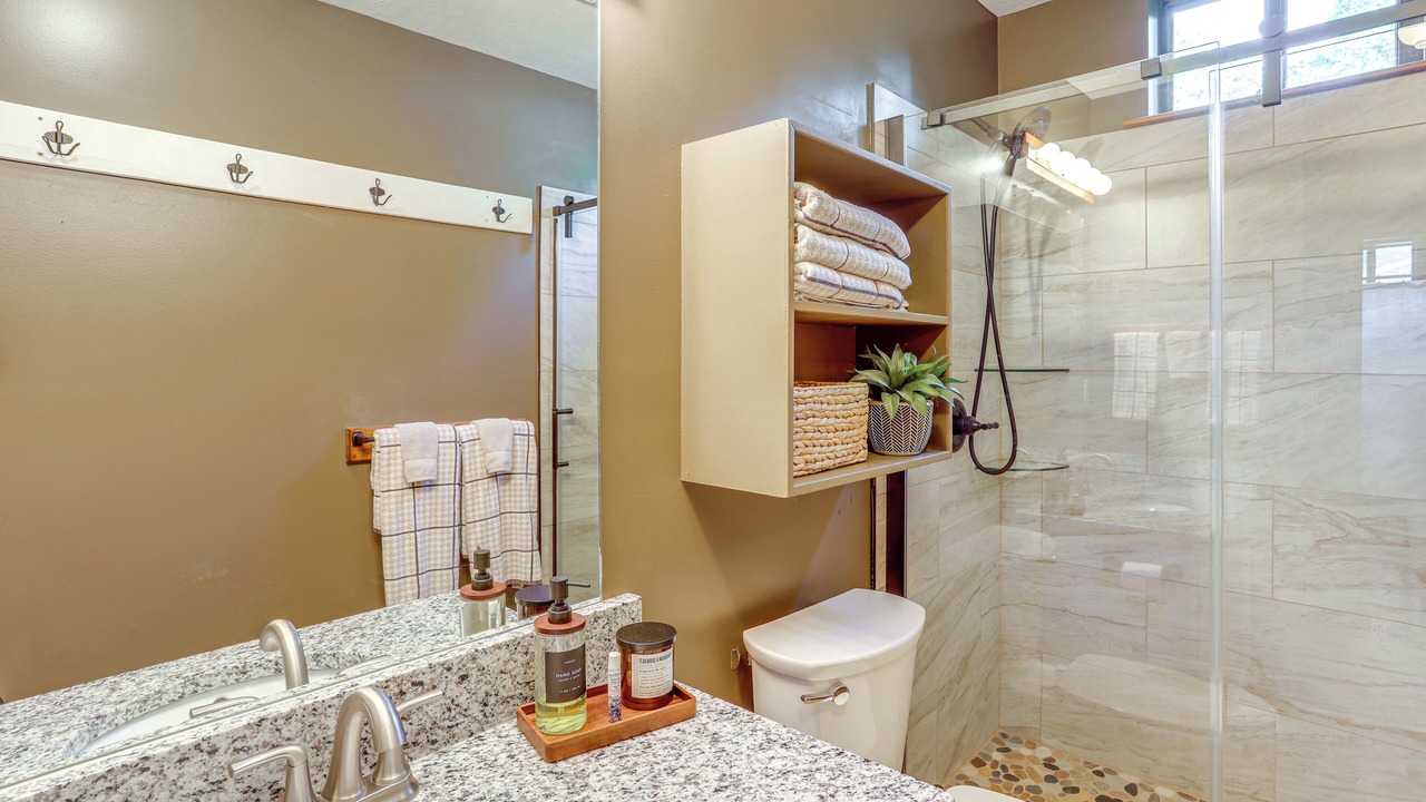 Photo of Bathroom in Lakeview