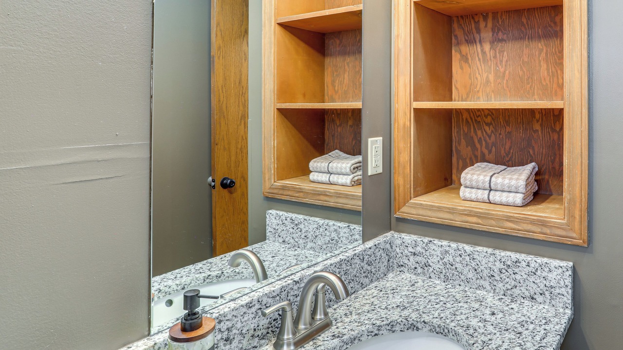 Photo of Bathroom in Lakeview