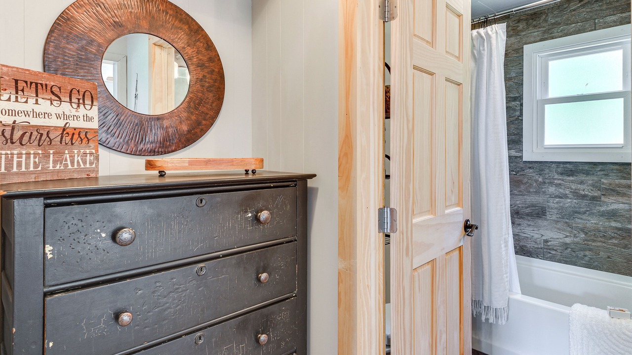 Photo of Bathroom in Schermerhorn Landing