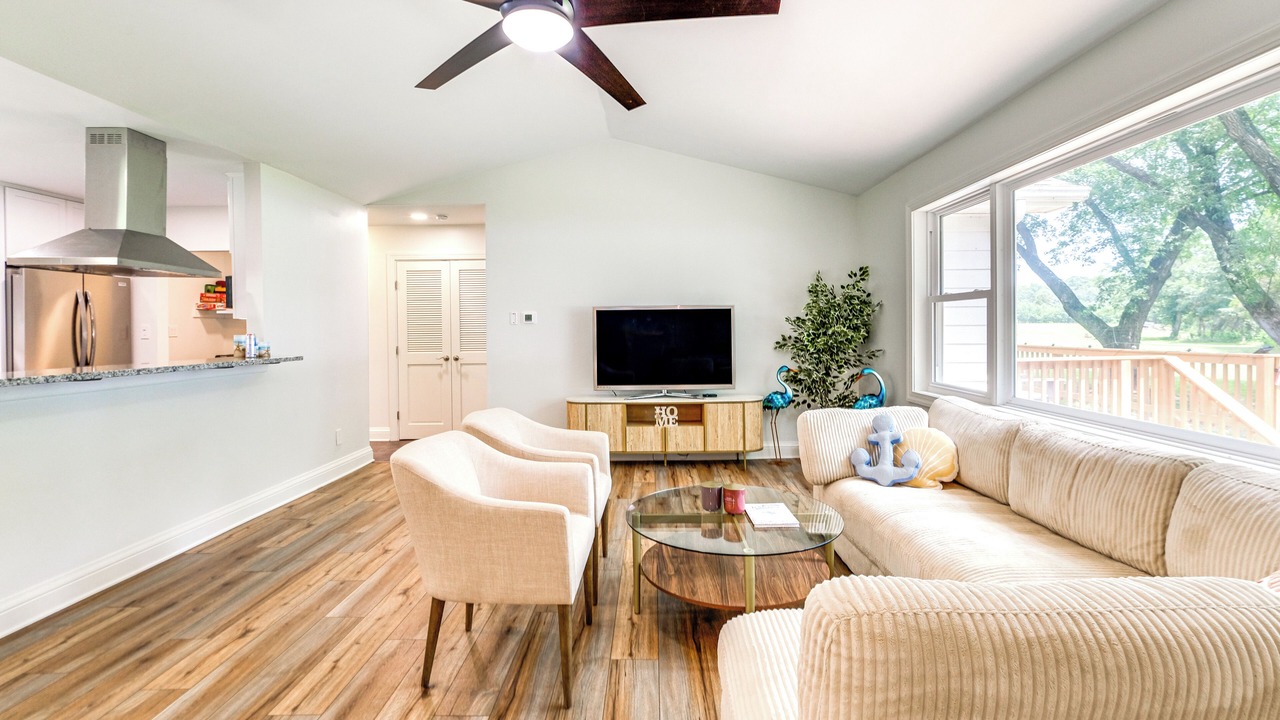 Photo of Livingroom in Colonial Beach