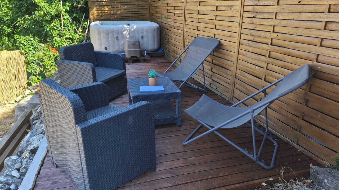 Photo of Patio Balcony in Mezel