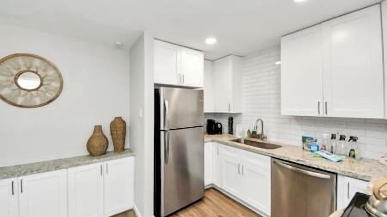 Photo of Kitchen in Greenway Plaza-Upper Kirby