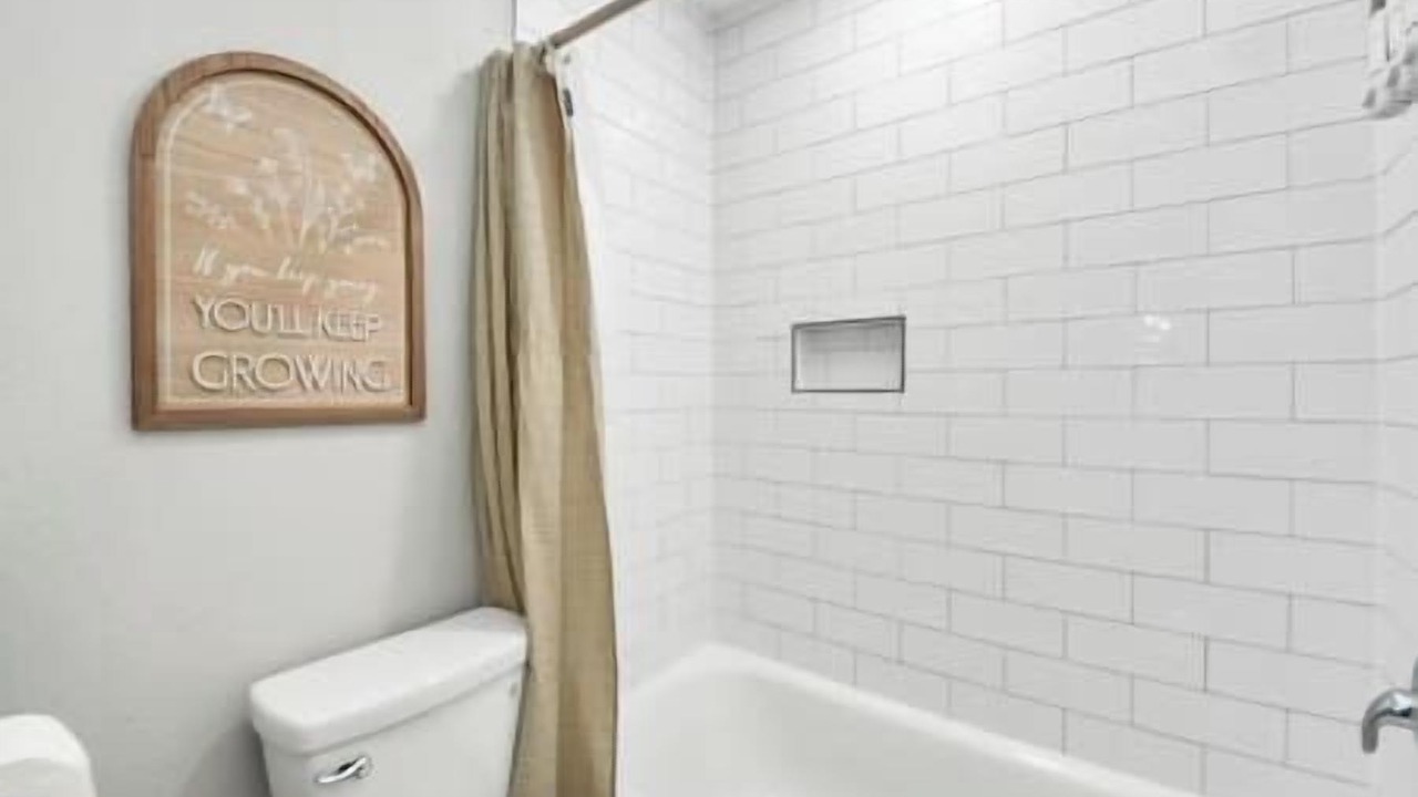 Photo of Bathroom in Greenway Plaza-Upper Kirby