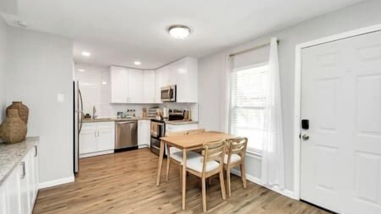 Photo of Kitchen in Greenway Plaza-Upper Kirby