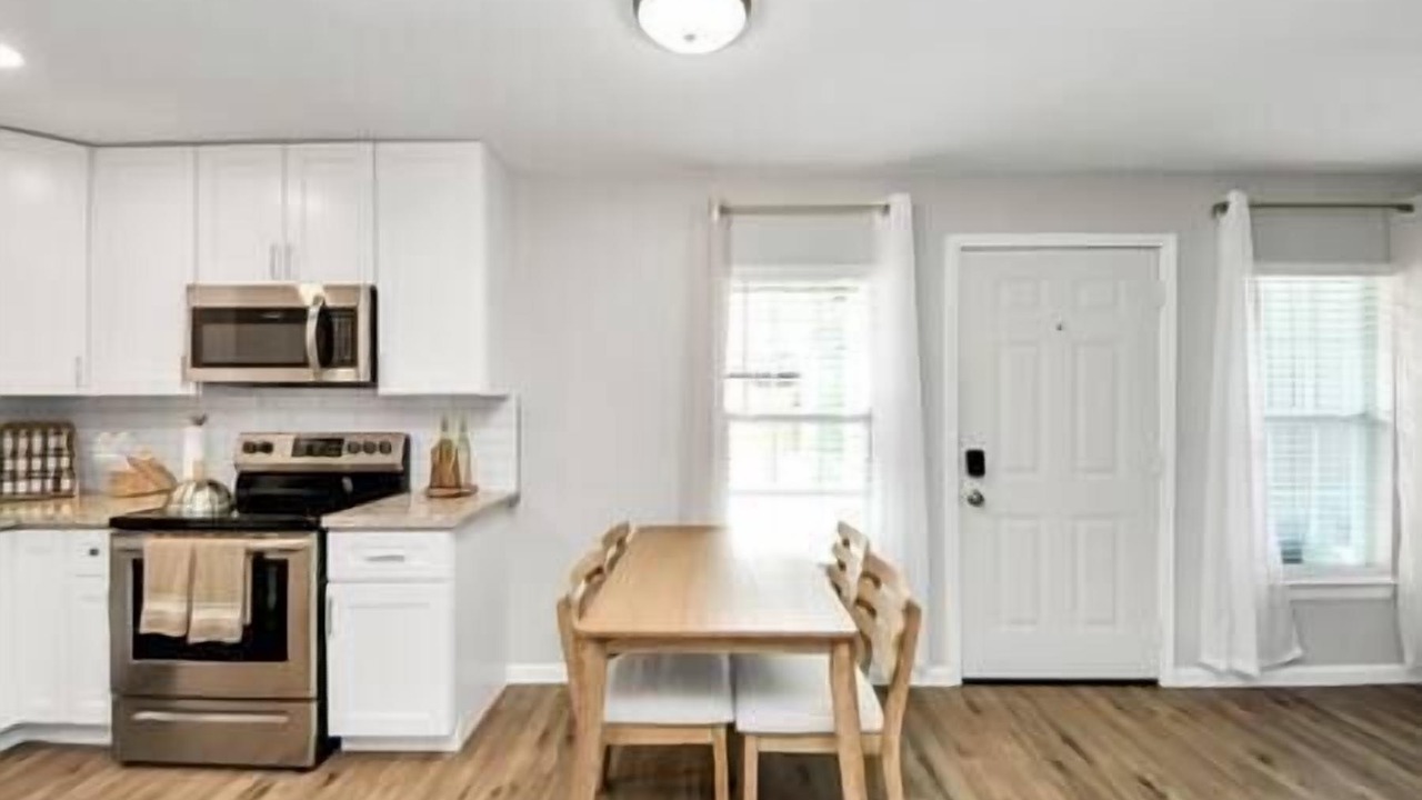 Photo of Kitchen in Greenway Plaza-Upper Kirby