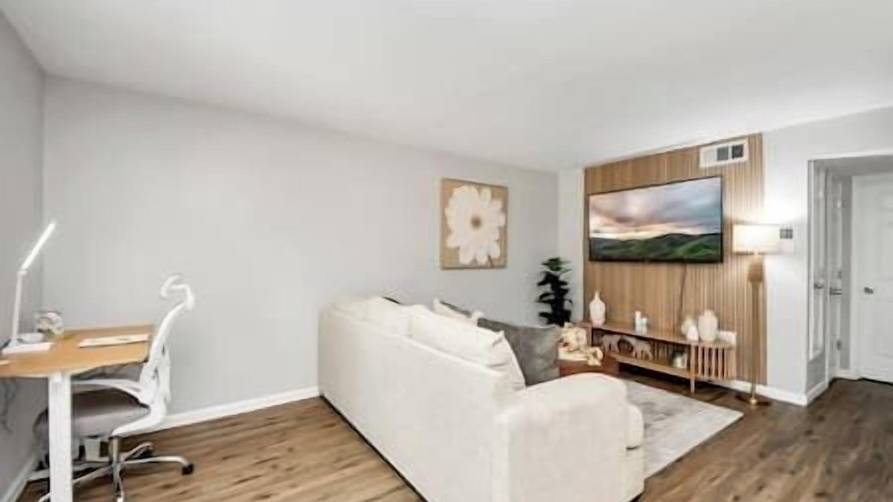 Photo of Livingroom in Greenway Plaza-Upper Kirby