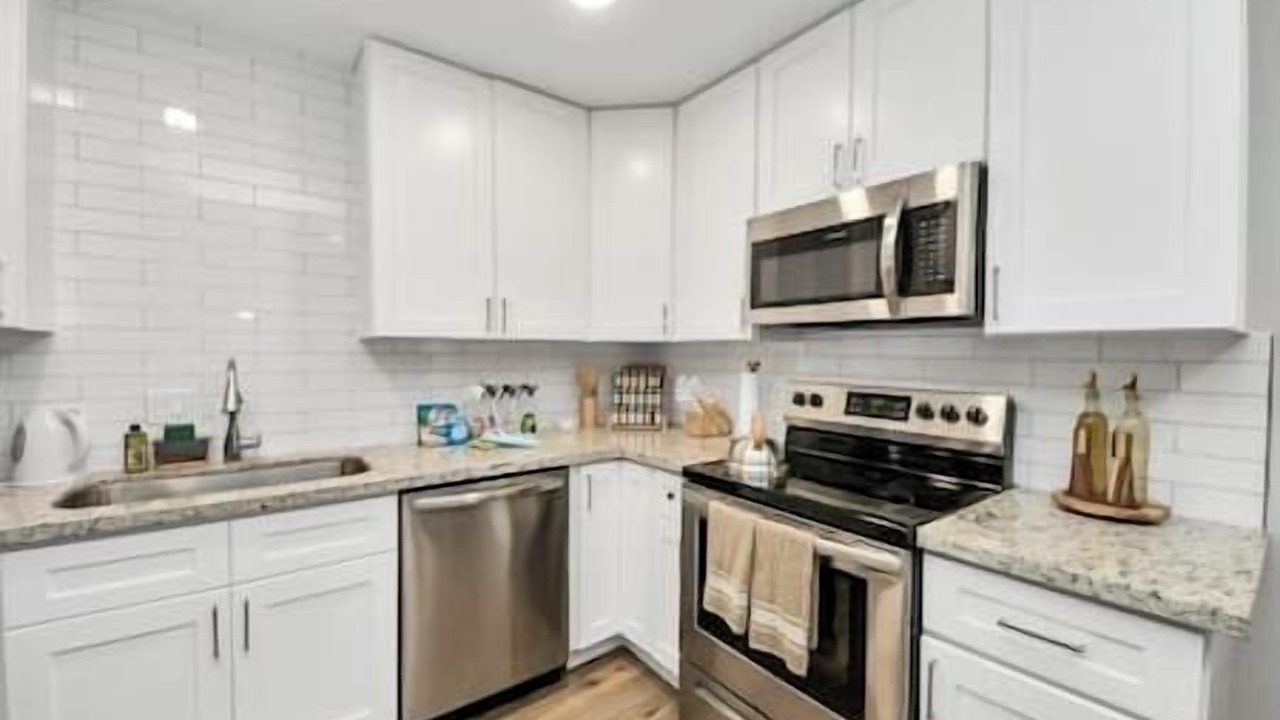 Photo of Kitchen in Greenway Plaza-Upper Kirby