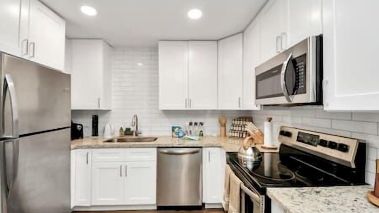 Photo of Kitchen in Greenway Plaza-Upper Kirby