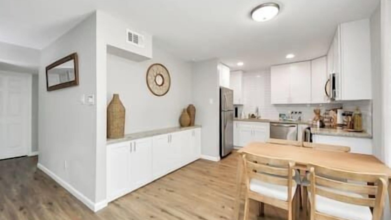 Photo of Kitchen in Greenway Plaza-Upper Kirby