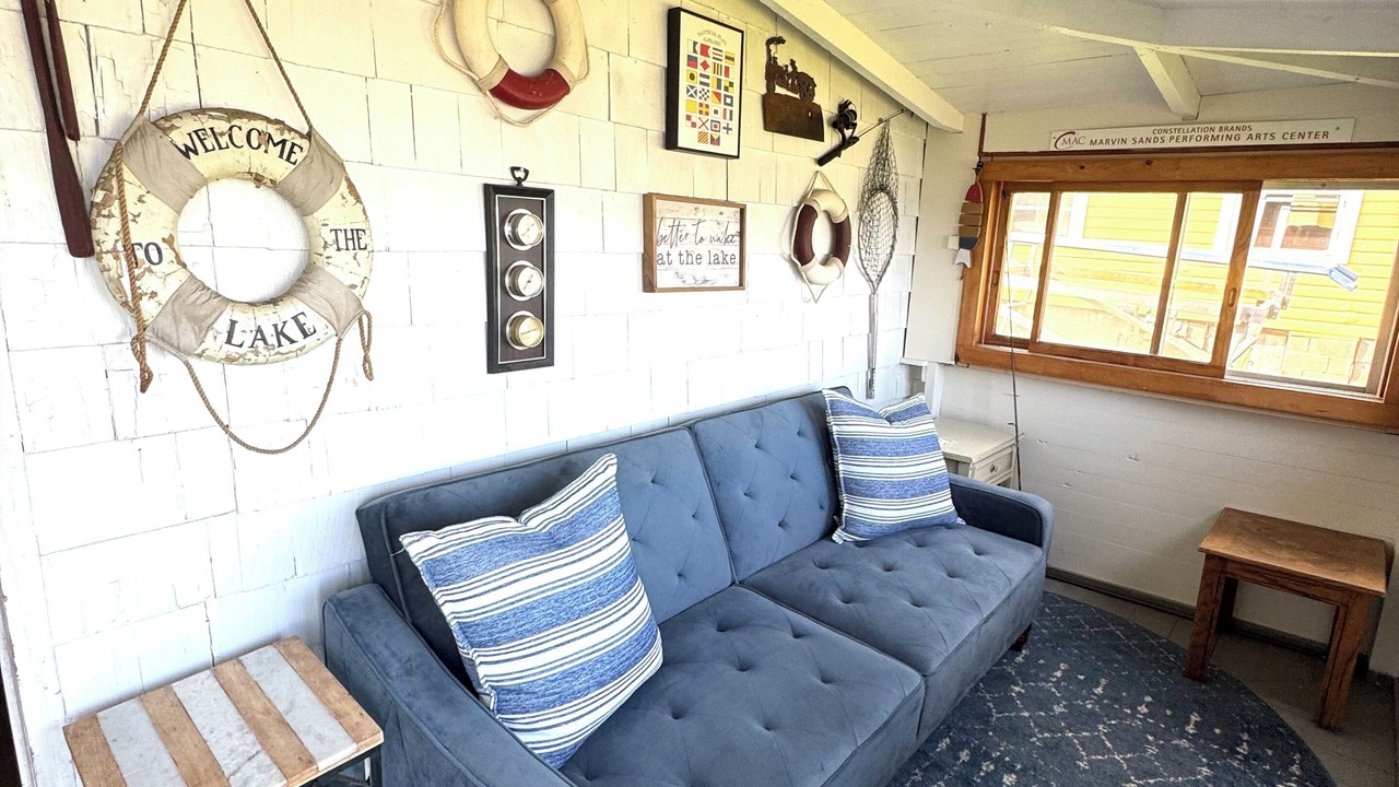 Photo of Livingroom in Canandaigua
