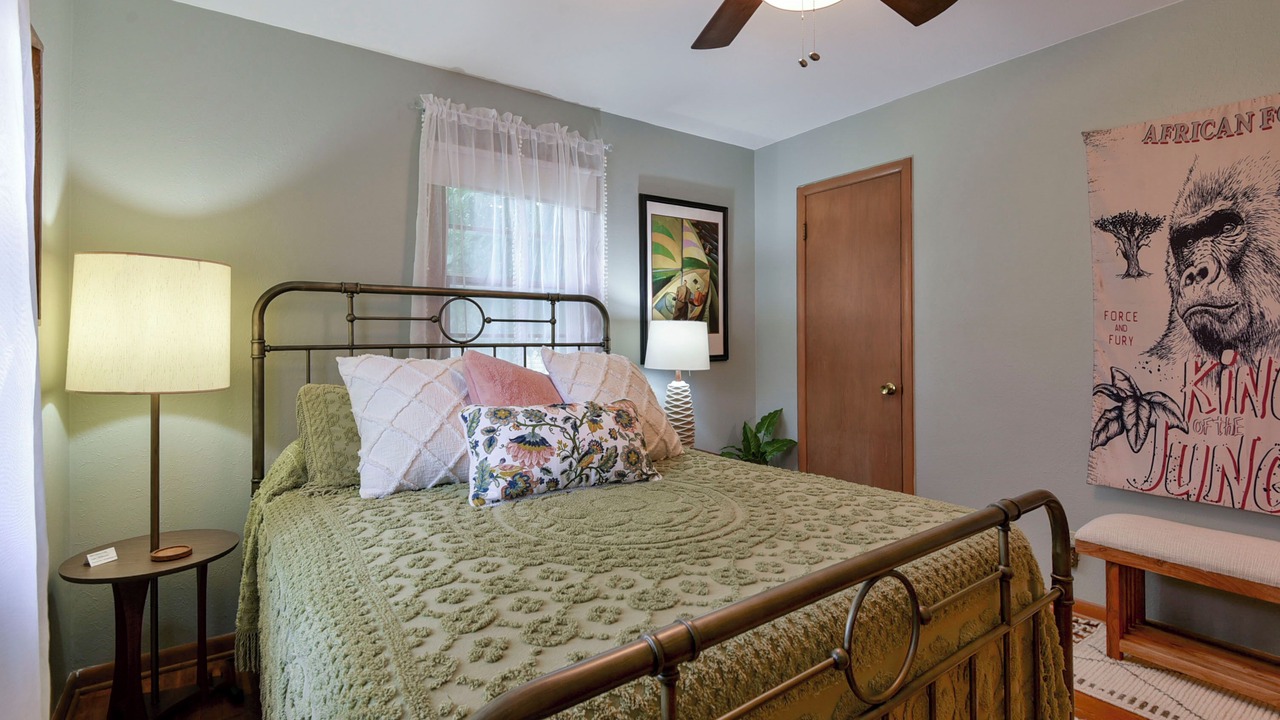 Photo of Bedroom in Pittsburg