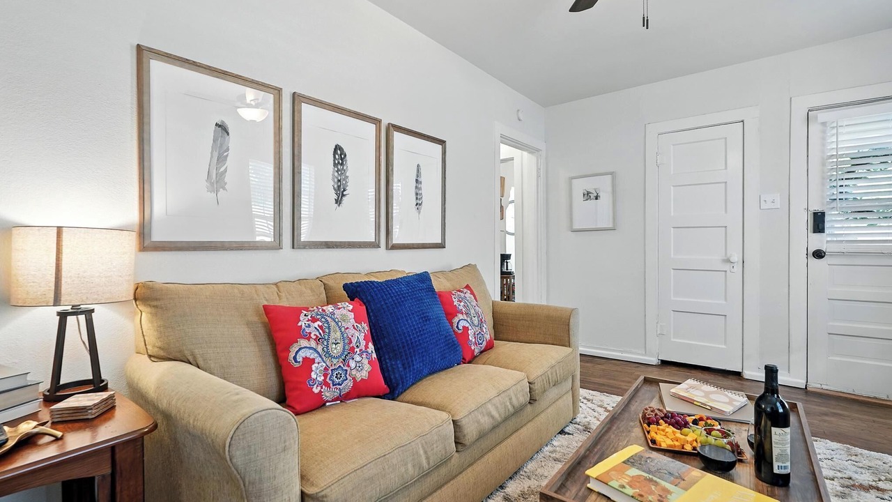 Photo of Livingroom in Sayles Blvd. Area