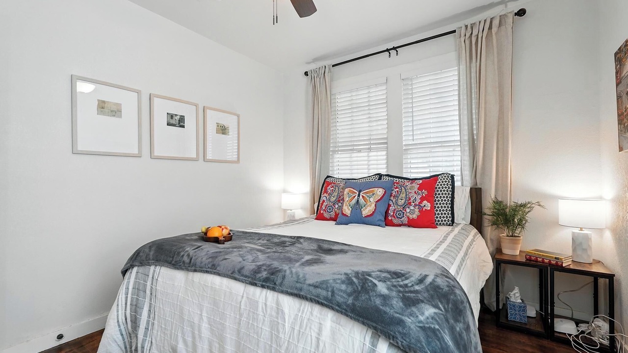 Photo of Bedroom in Sayles Blvd. Area