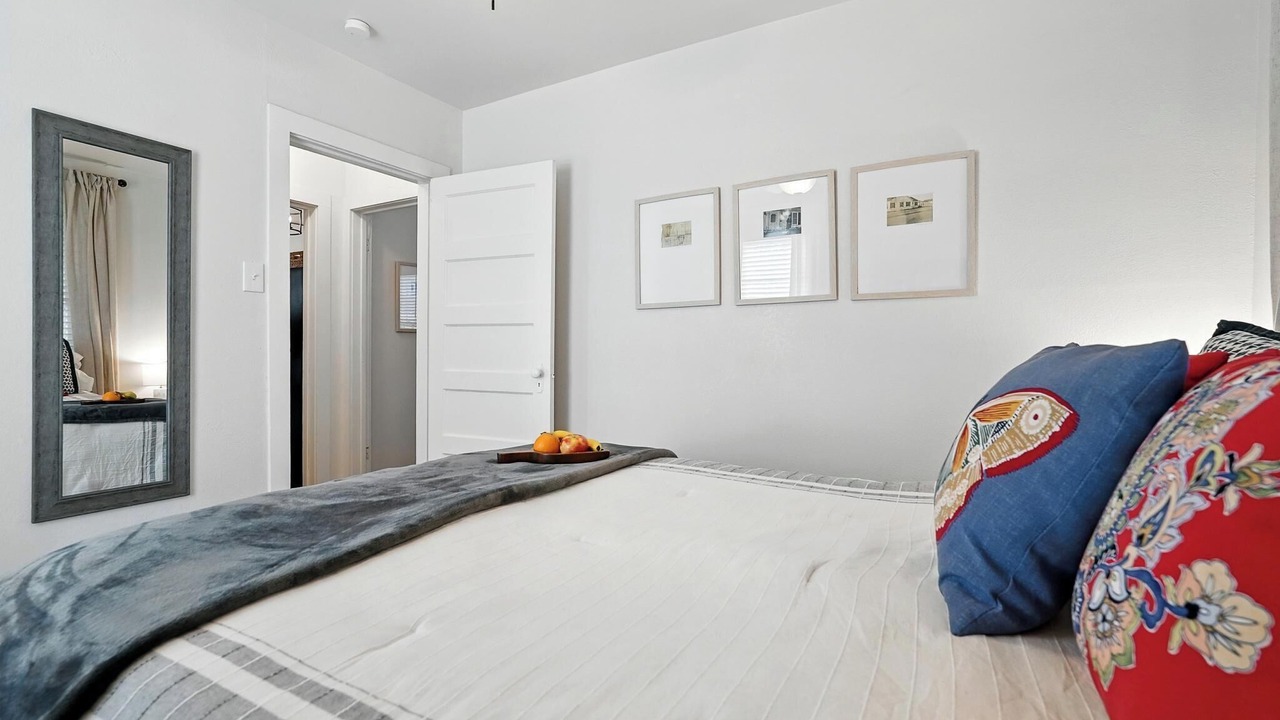 Photo of Bedroom in Sayles Blvd. Area