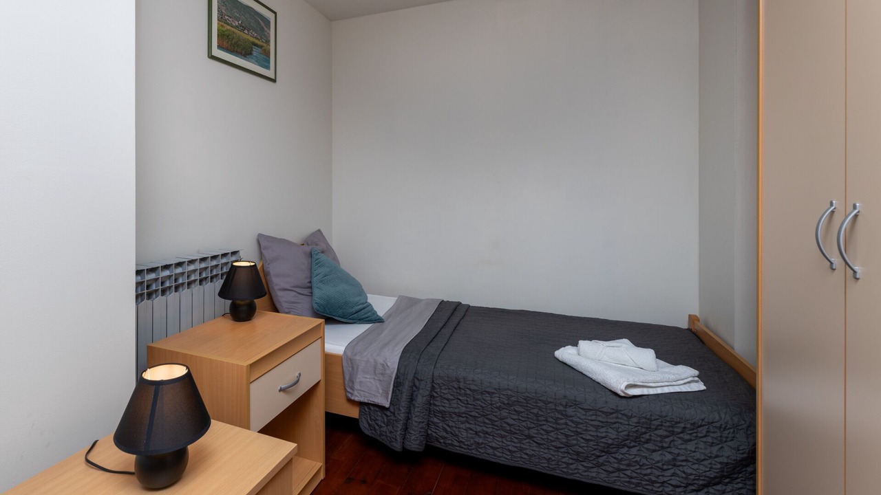 Photo of Bedroom in Vid