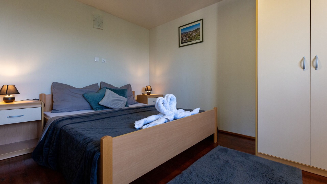 Photo of Bedroom in Vid