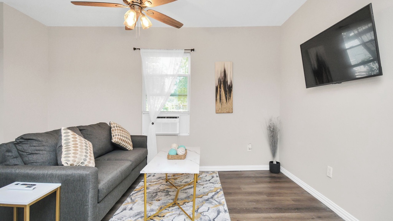 Photo of Livingroom in Northside