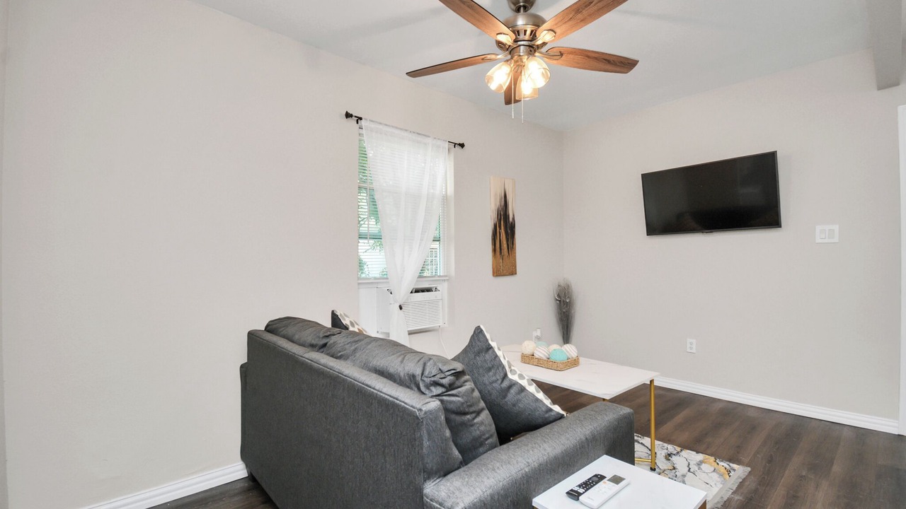 Photo of Livingroom in Northside