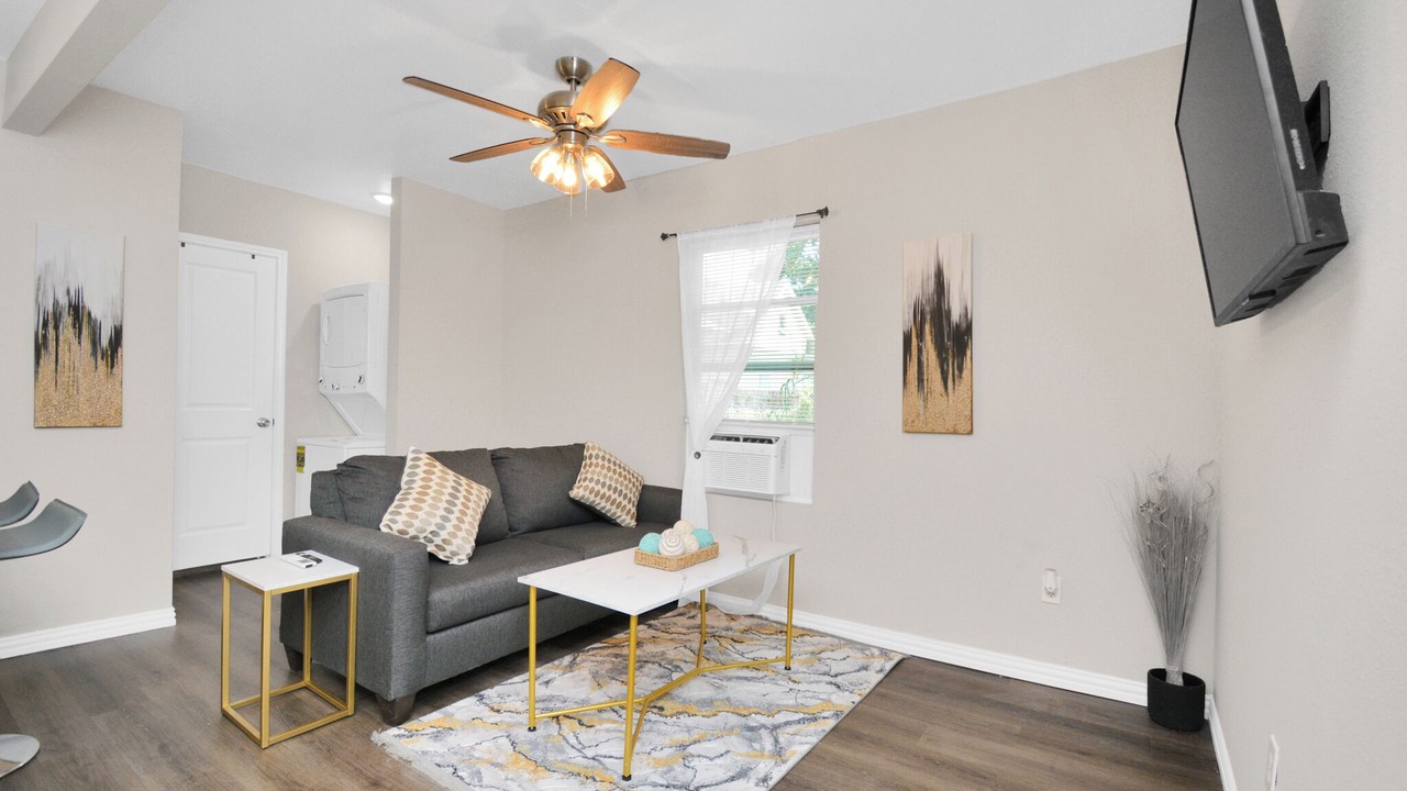 Photo of Livingroom in Northside