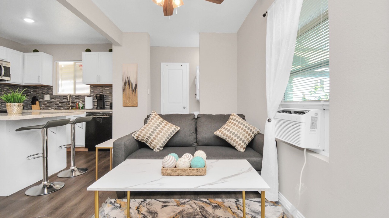 Photo of Livingroom in Northside