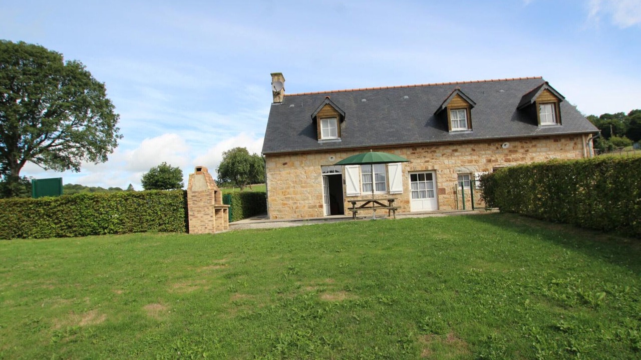 Photo of Outdoor in Saint-Georges-de-Rouelley