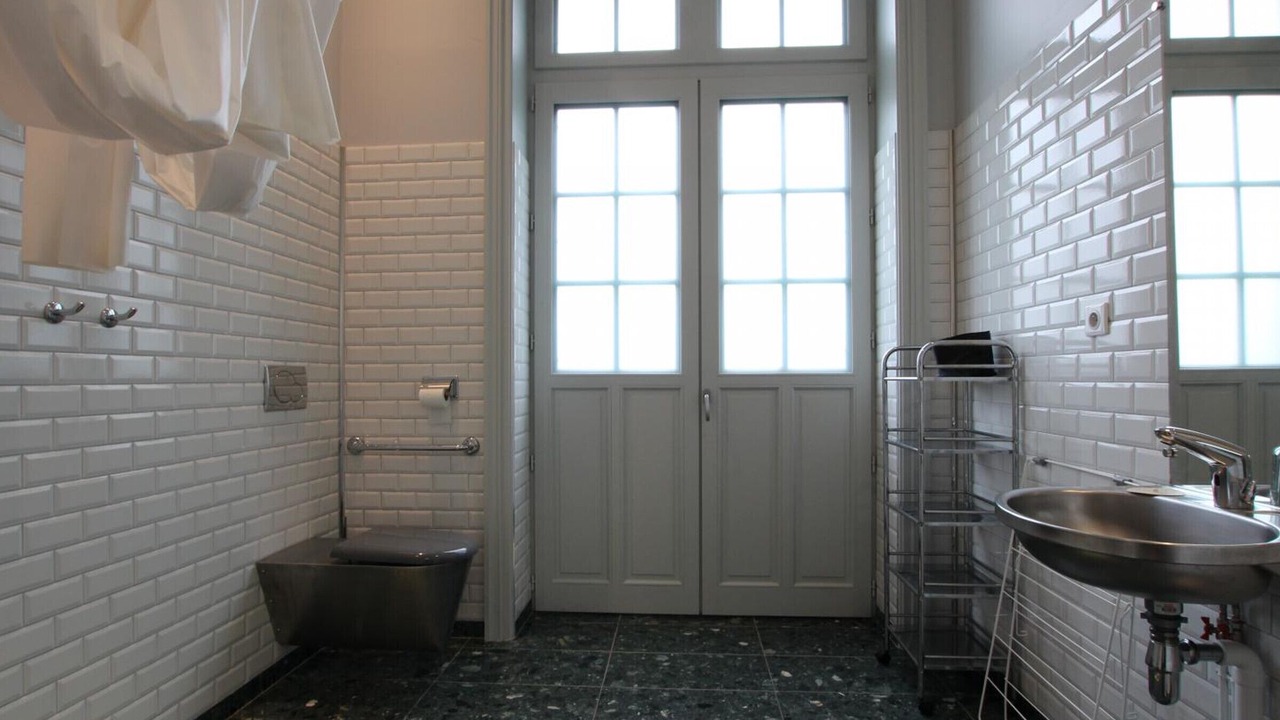 Photo of Bathroom in Saint-Cyr-du-Bailleul
