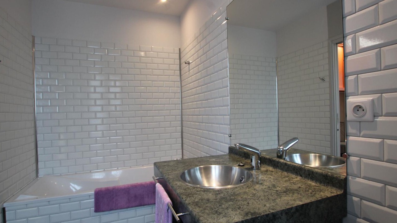 Photo of Bathroom in Saint-Cyr-du-Bailleul