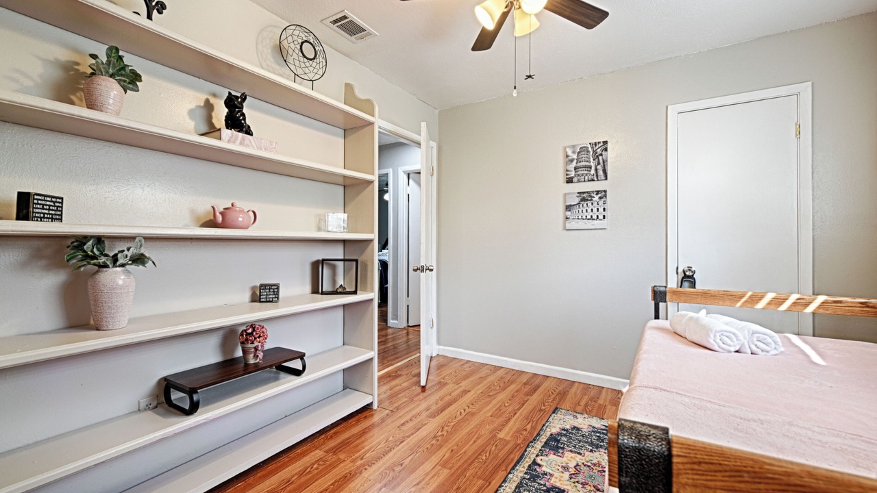 Photo of Bedroom in Crowley