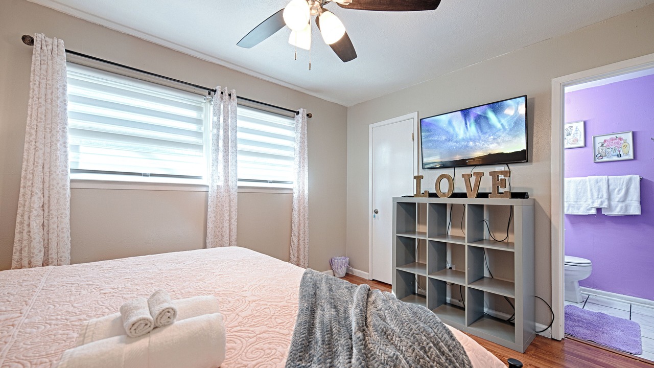 Photo of Bedroom in Crowley
