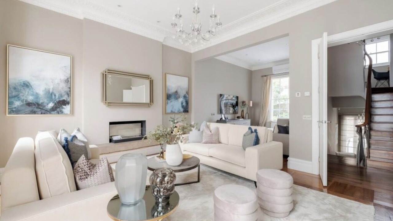 Photo of Livingroom in Brompton & Hans Town