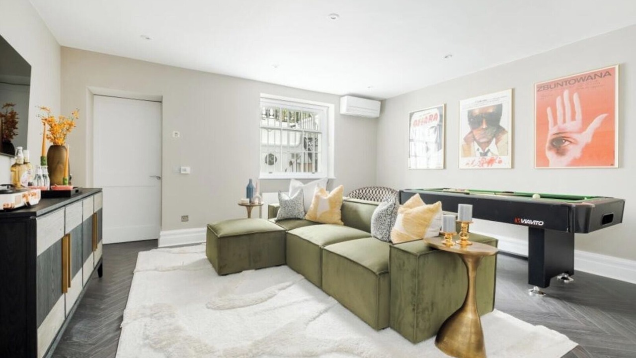 Photo of Livingroom in Brompton & Hans Town