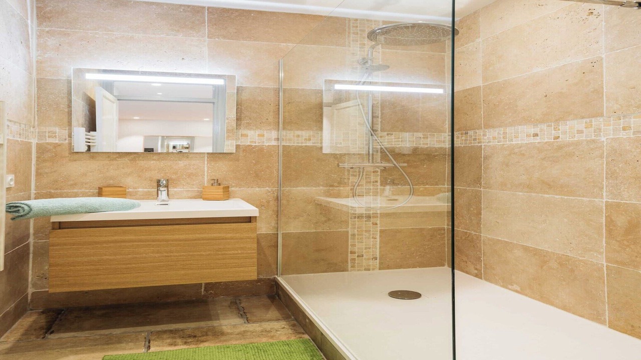 Photo of Bathroom in Lyon City Centre