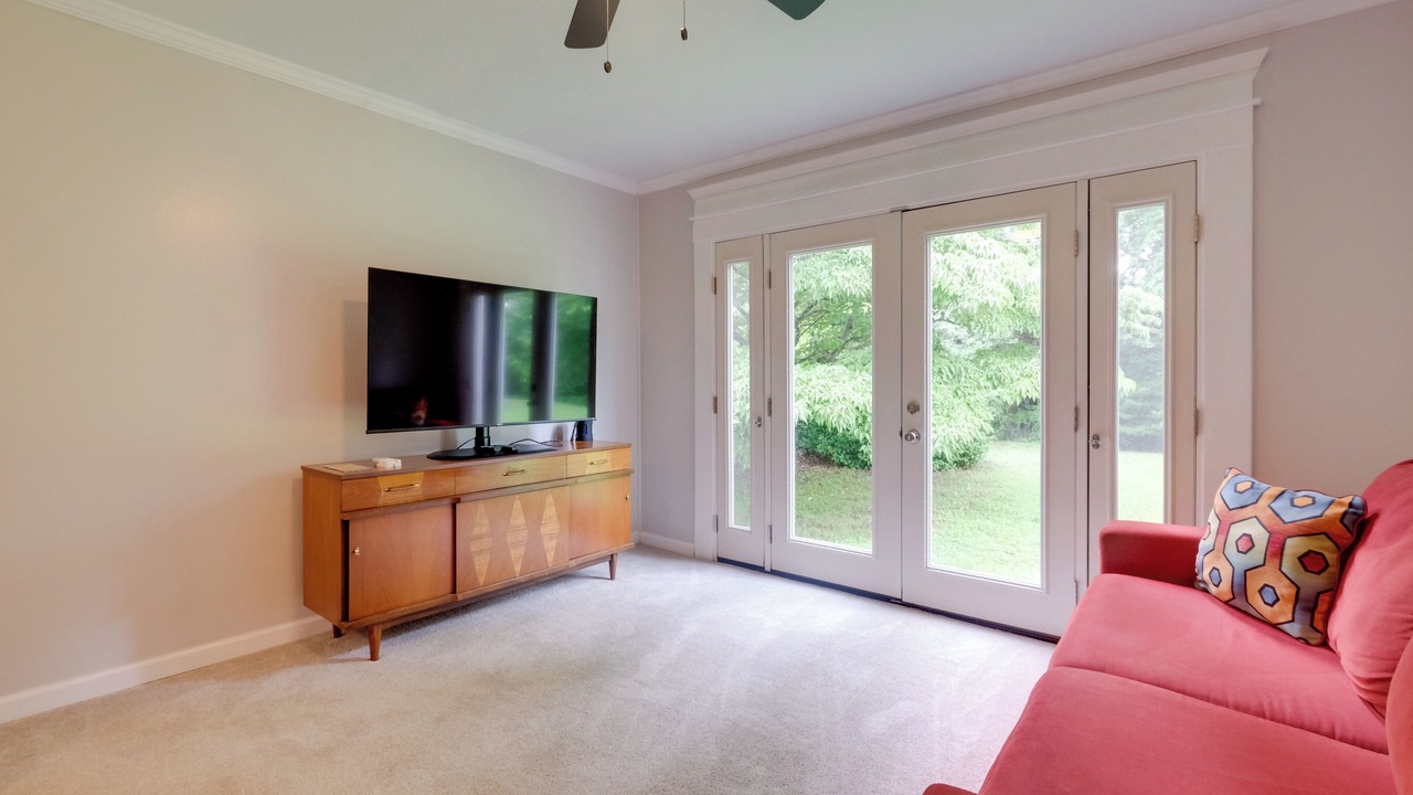 Photo of Livingroom in Colonial Beach