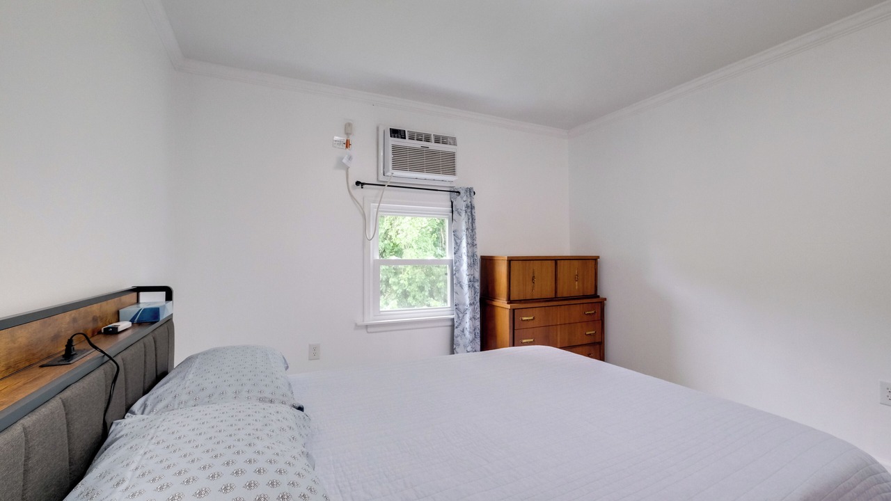 Photo of Bedroom in Colonial Beach