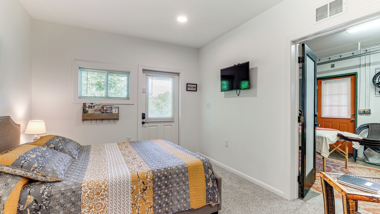Photo of Bedroom in Court House