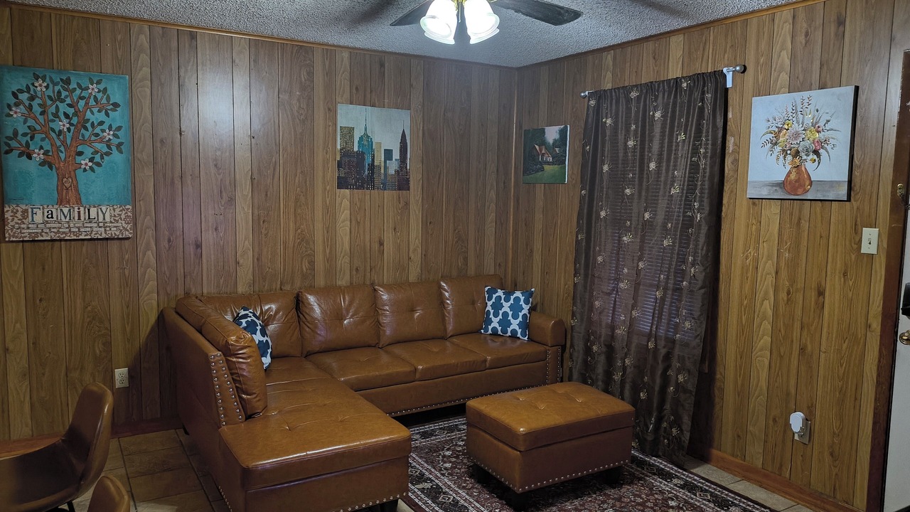 Photo of Livingroom in Leesville