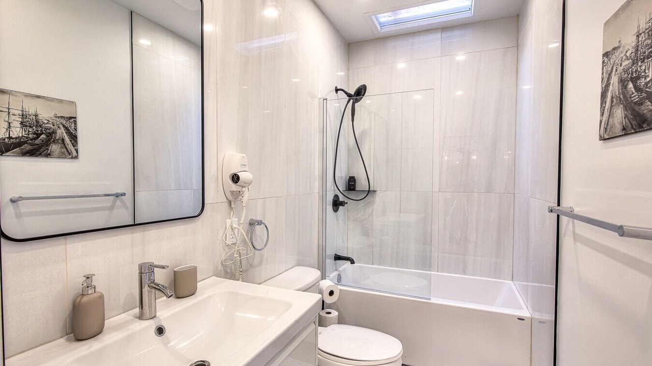 Photo of Bathroom in Hochelaga-Maisonneuve