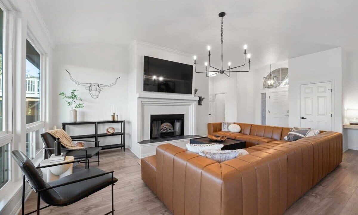Photo of Livingroom in Highland Lake Estates