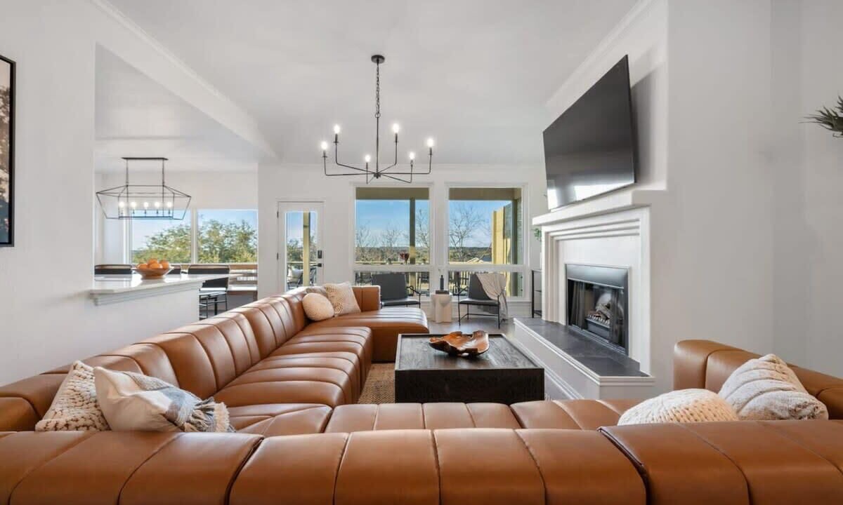 Photo of Livingroom in Highland Lake Estates