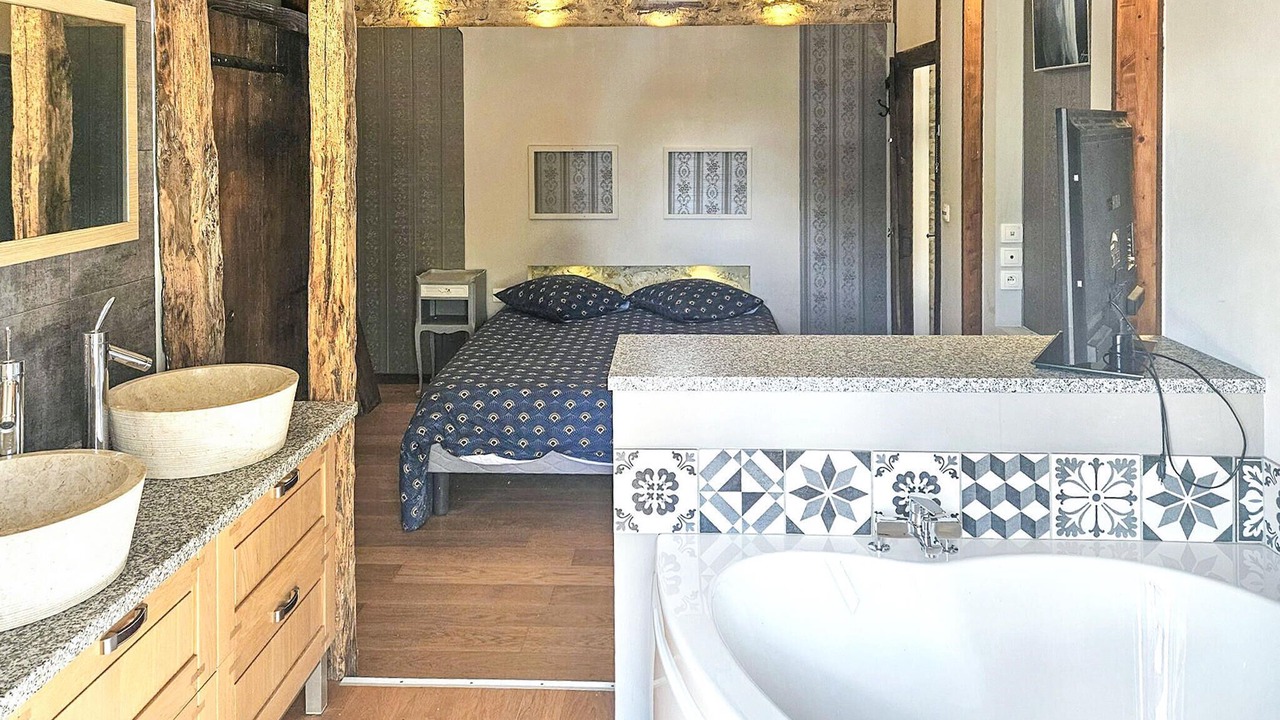 Photo of Bathroom in Montredon-Labessonnie