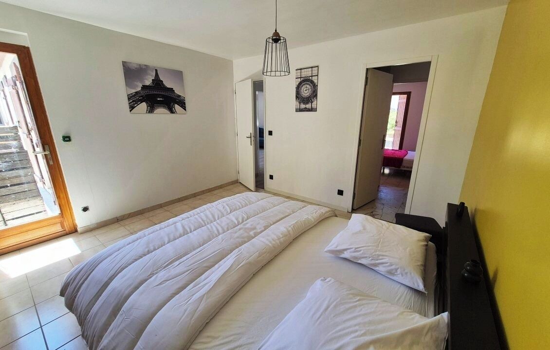 Photo of Bedroom in Ballan-Mire