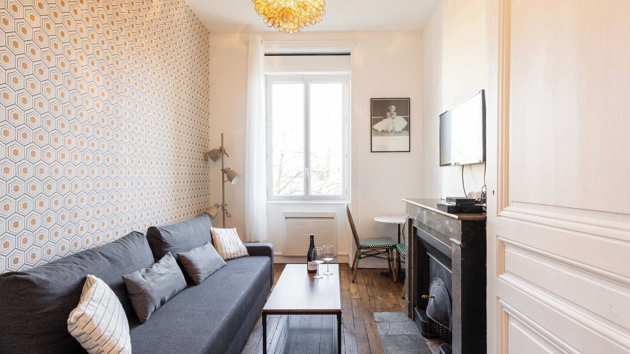 Photo of Livingroom in Republique - Tolstoi