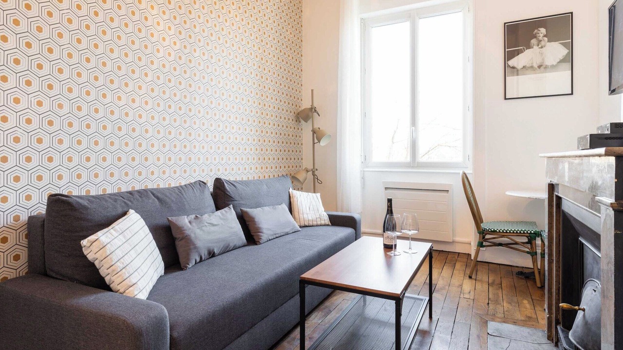 Photo of Livingroom in Republique - Tolstoi