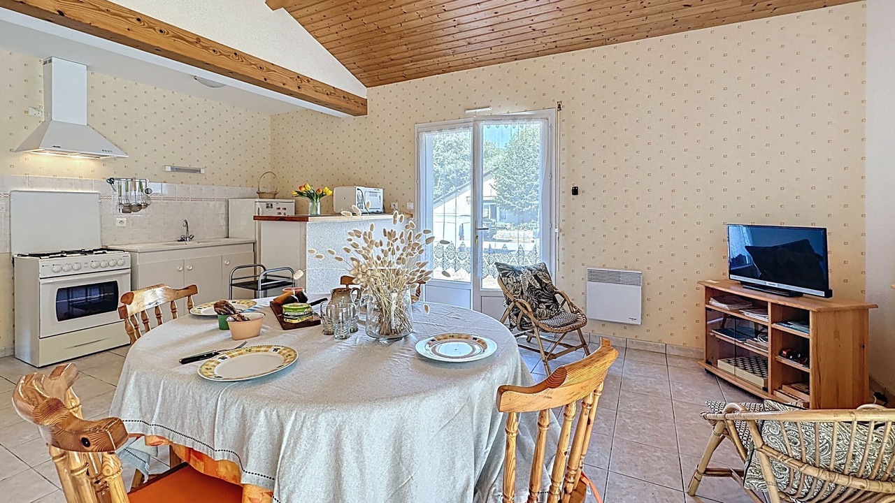 Photo of Bedroom in Saint-Michel-Chef-Chef