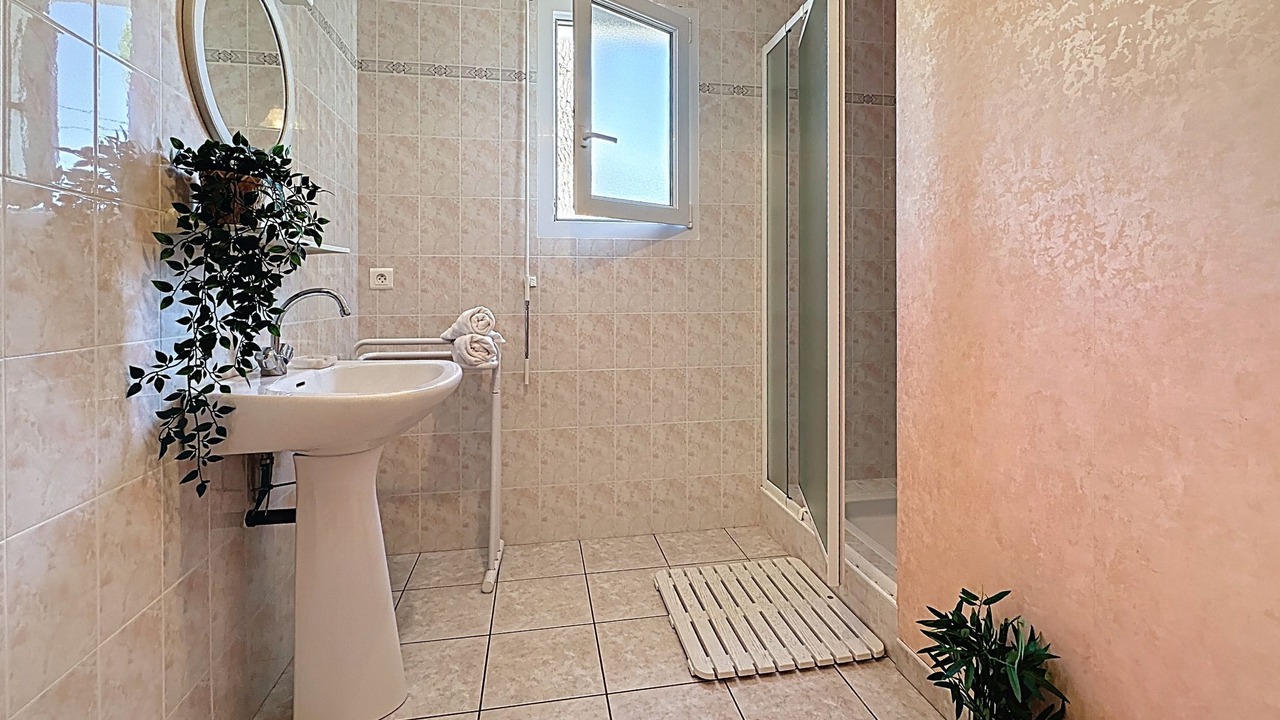 Photo of Bathroom in Saint-Michel-Chef-Chef